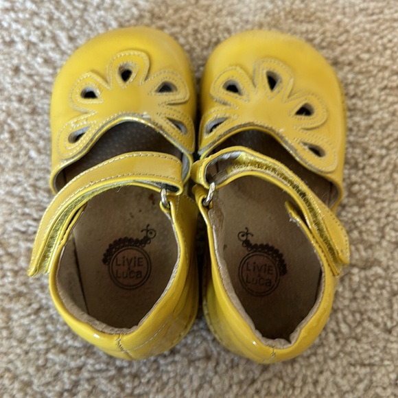 Toddler Girls Livie & Luca Petal Shoes - Picture 4 of 5